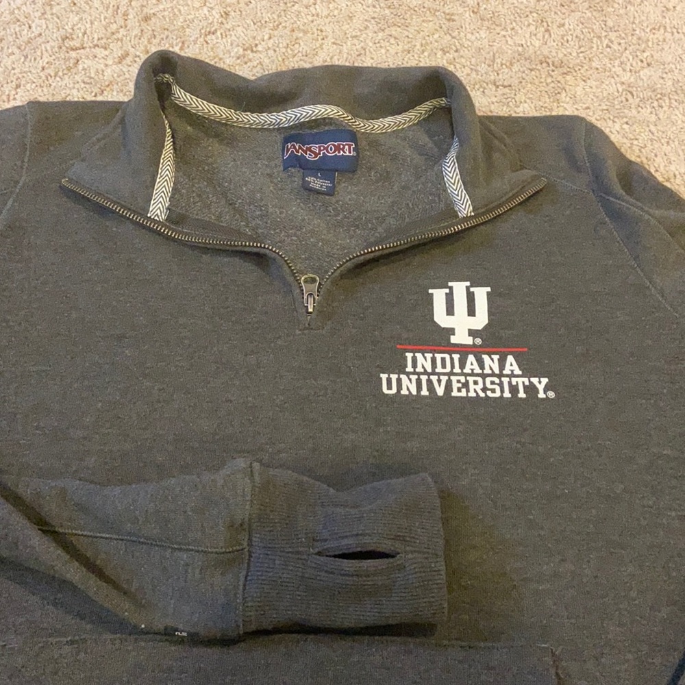 College pullover. - Picture 2 of 4